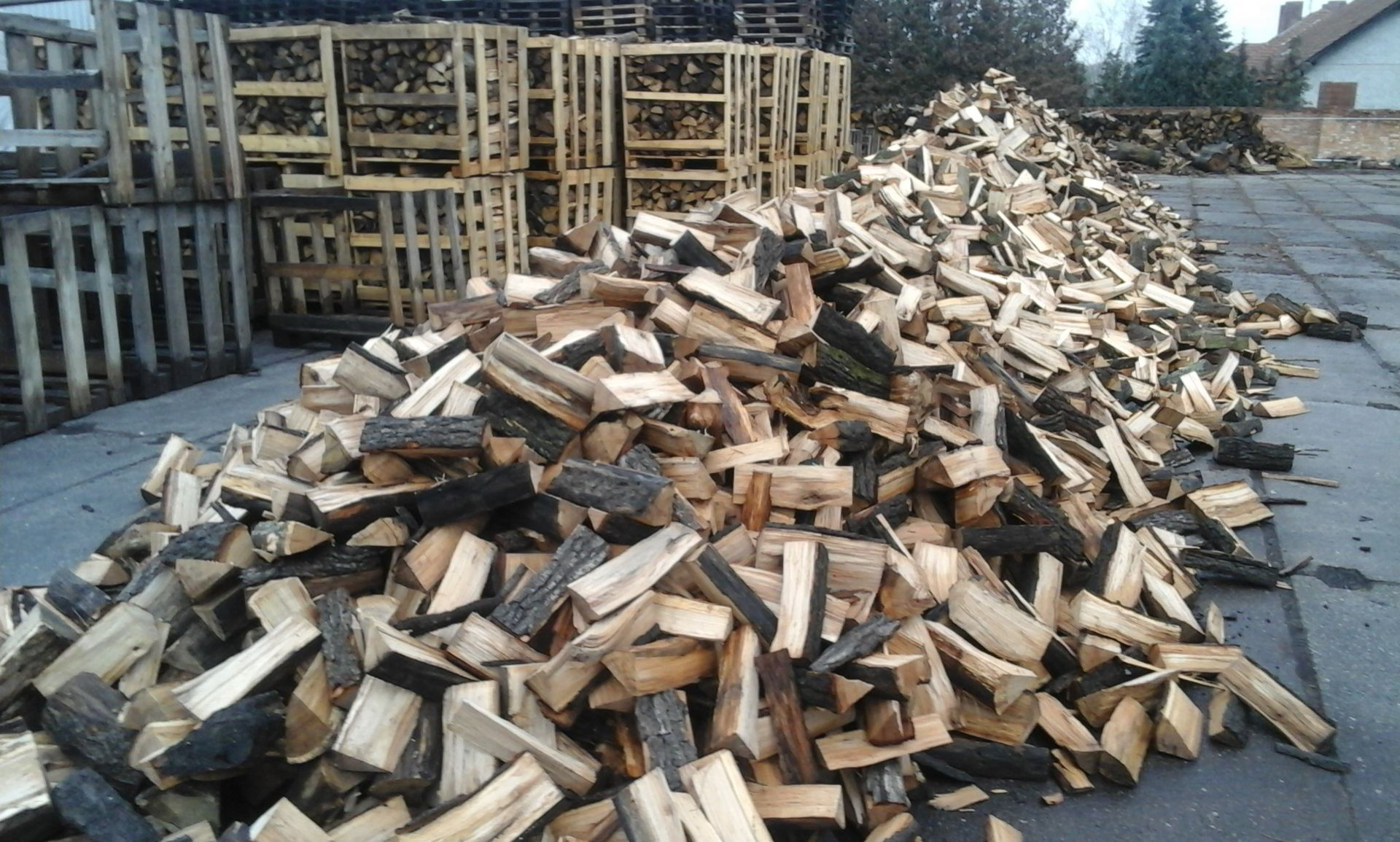 Prodej a doprava palivového truhlářského stavebního dřevaA-Construct s.r.o.